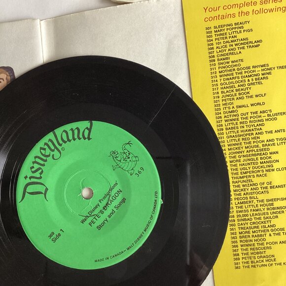 4 Vintage Childrens Classic Story Books Gremlins Bambi Pete's Dragon Walt Disney - Picture 10 of 16